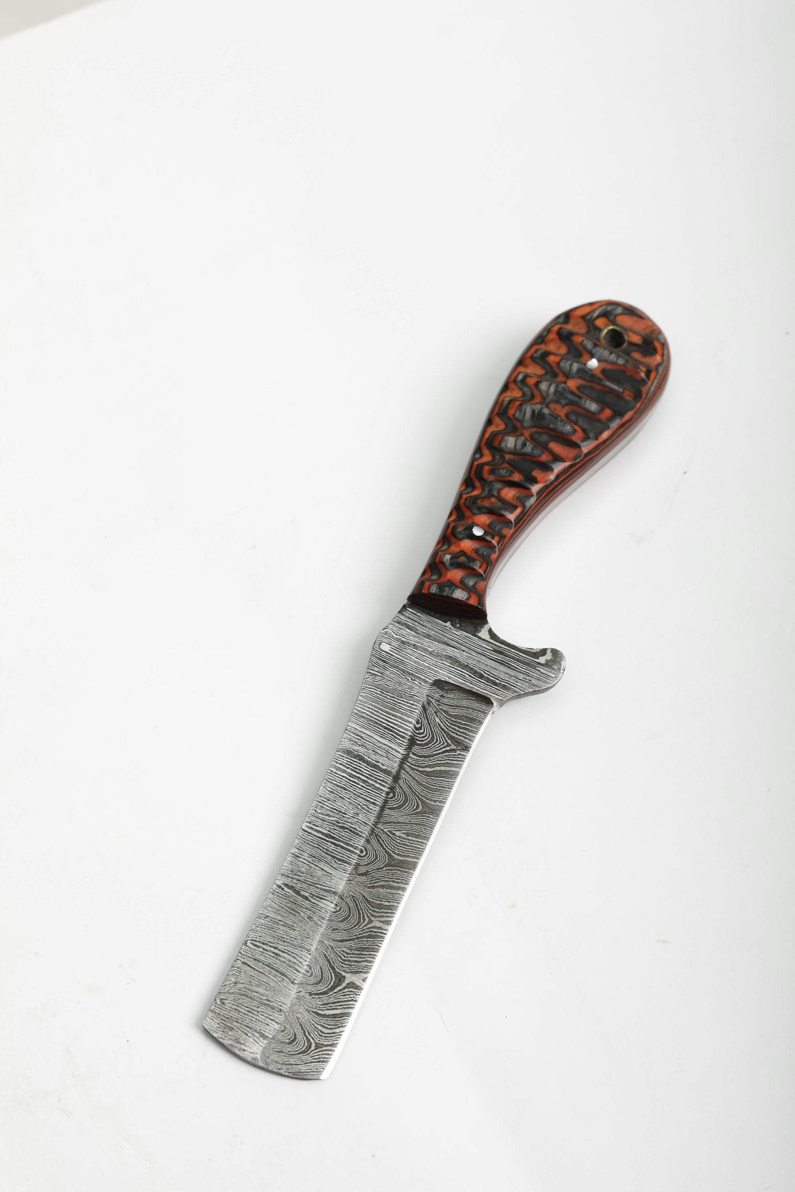 Damascus steel knife with patterned blade
