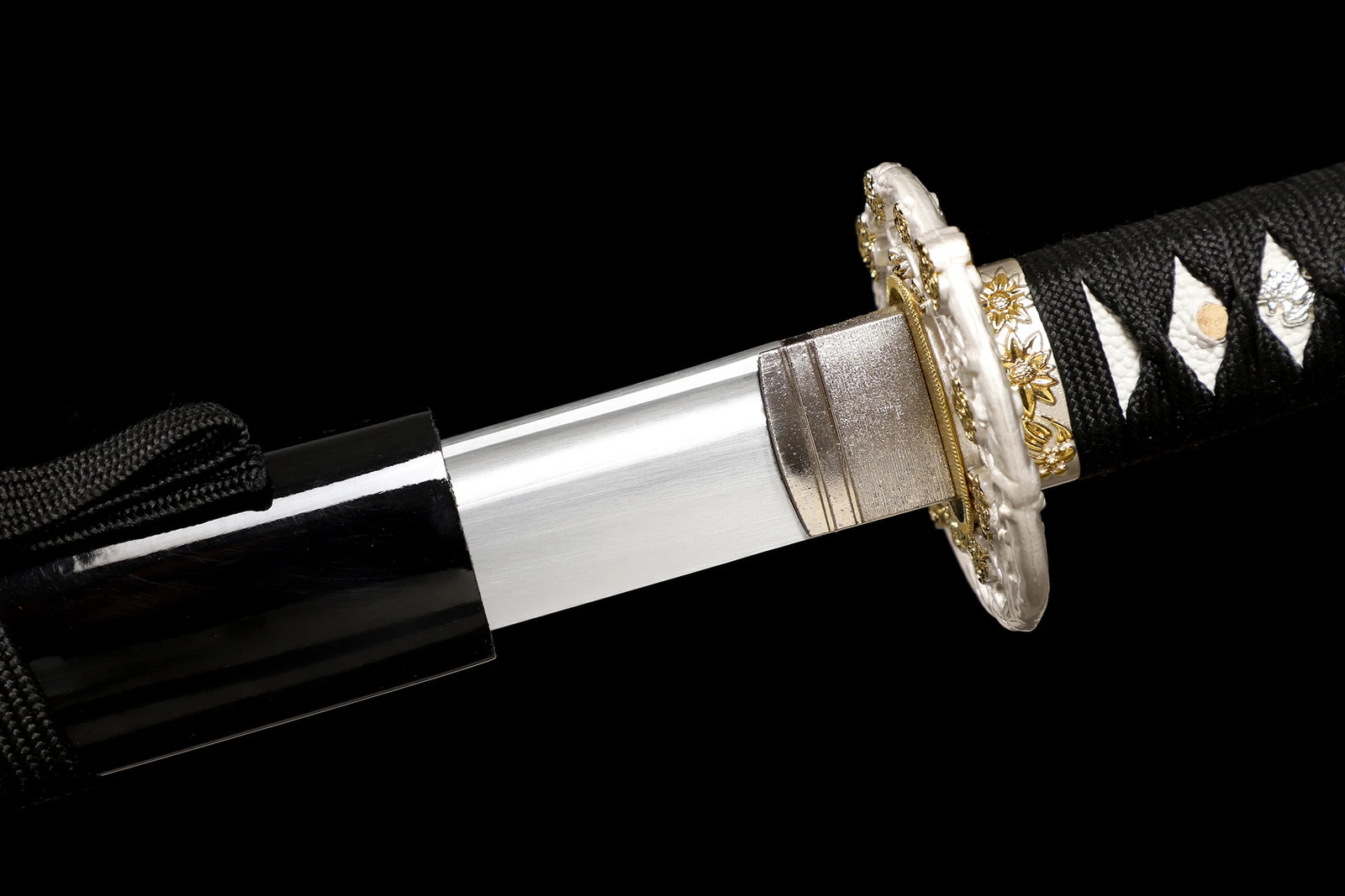 The Obsidian Sentinel: Clay-Tempered Leather-Bound Katana