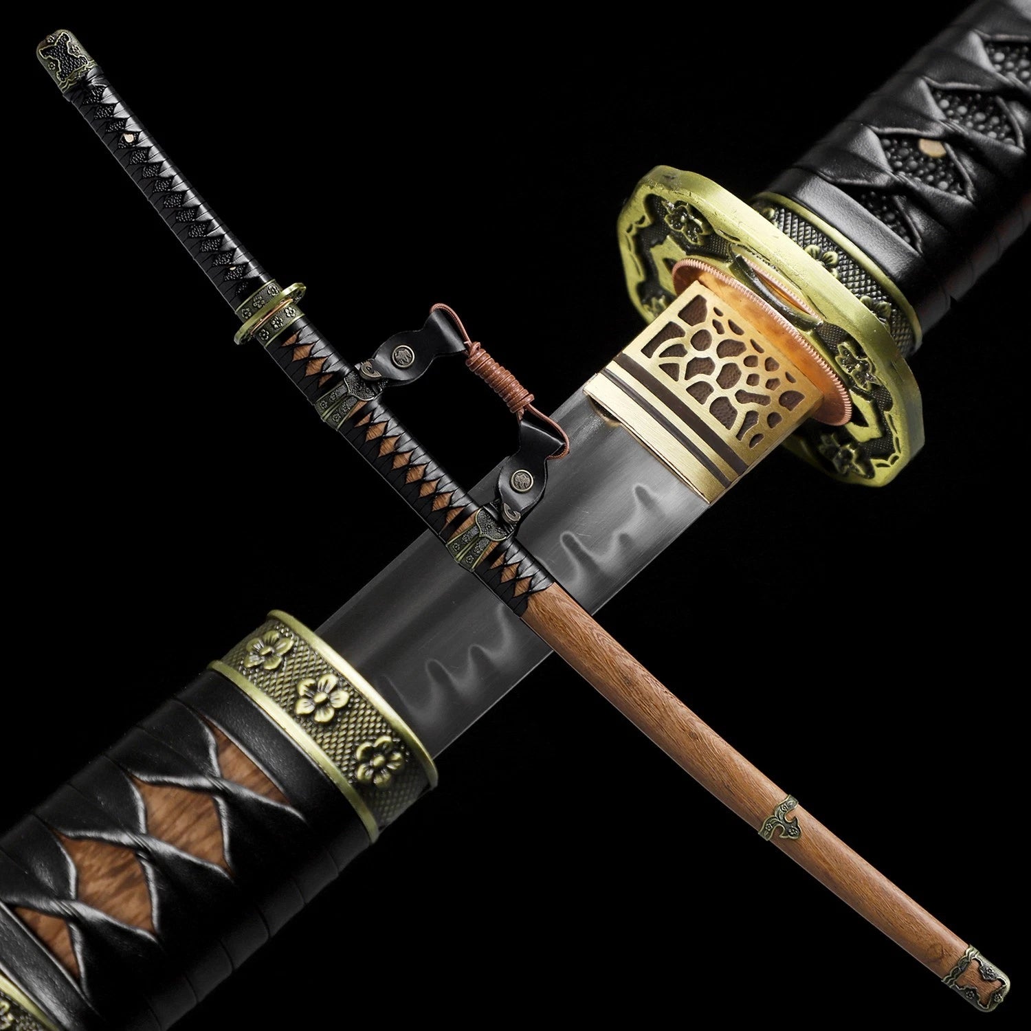 The Serpent’s Whisper: Hand-Forged T10 Steel Katana