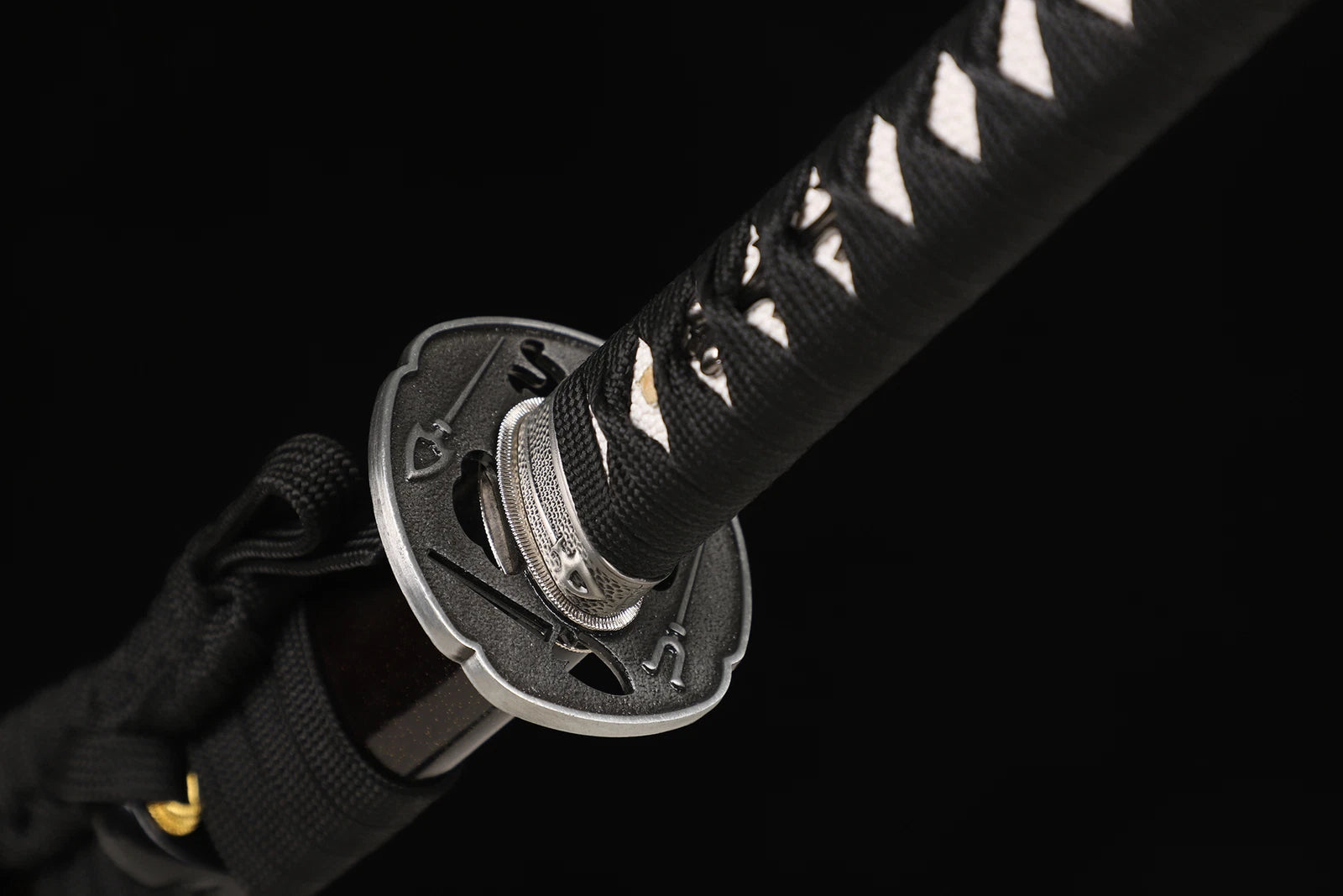 The Ronin’s Path: Clay-Tempered Samurai Katana