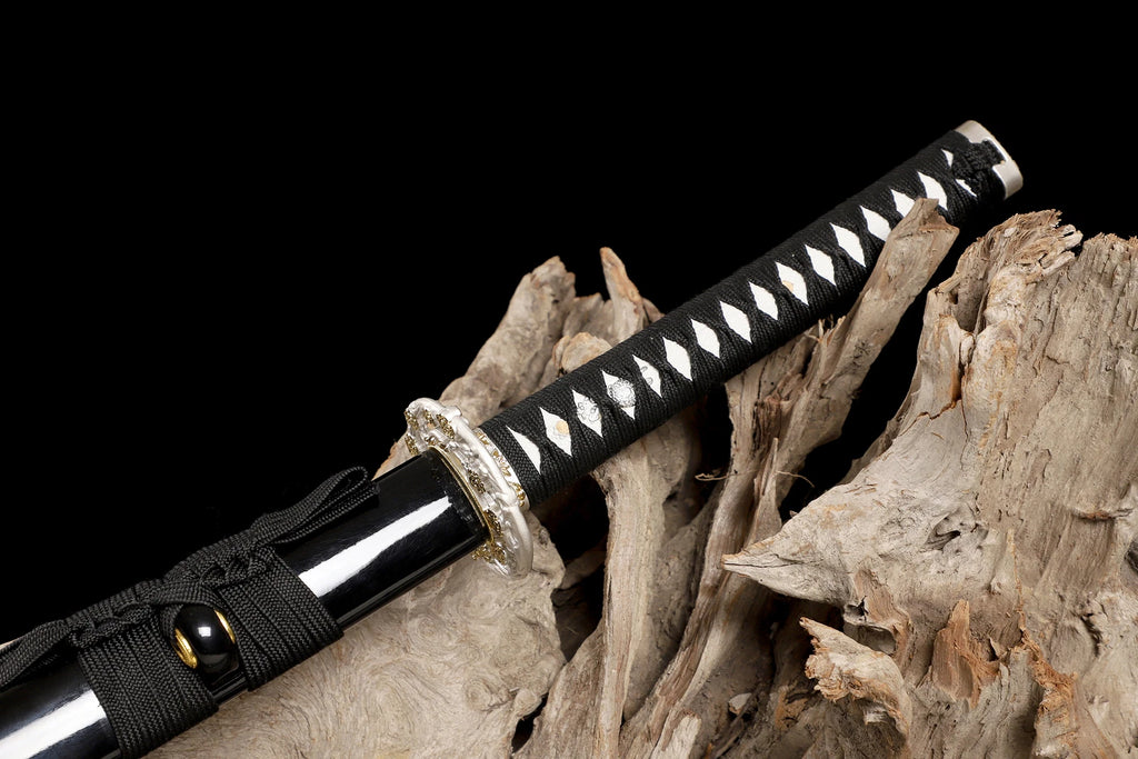 The Obsidian Sentinel: Clay-Tempered Leather-Bound Katana