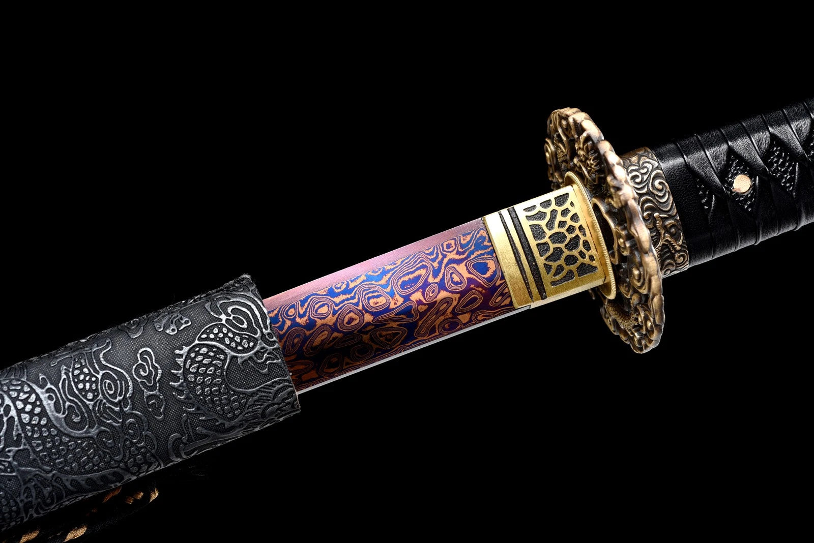 The Obsidian Ripple: Hand-Forged Damascus Folded Steel Samurai Katana