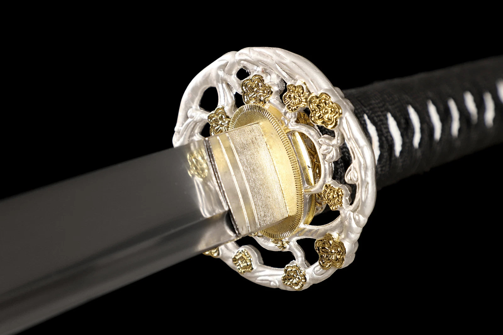 The Obsidian Sentinel: Clay-Tempered Leather-Bound Katana