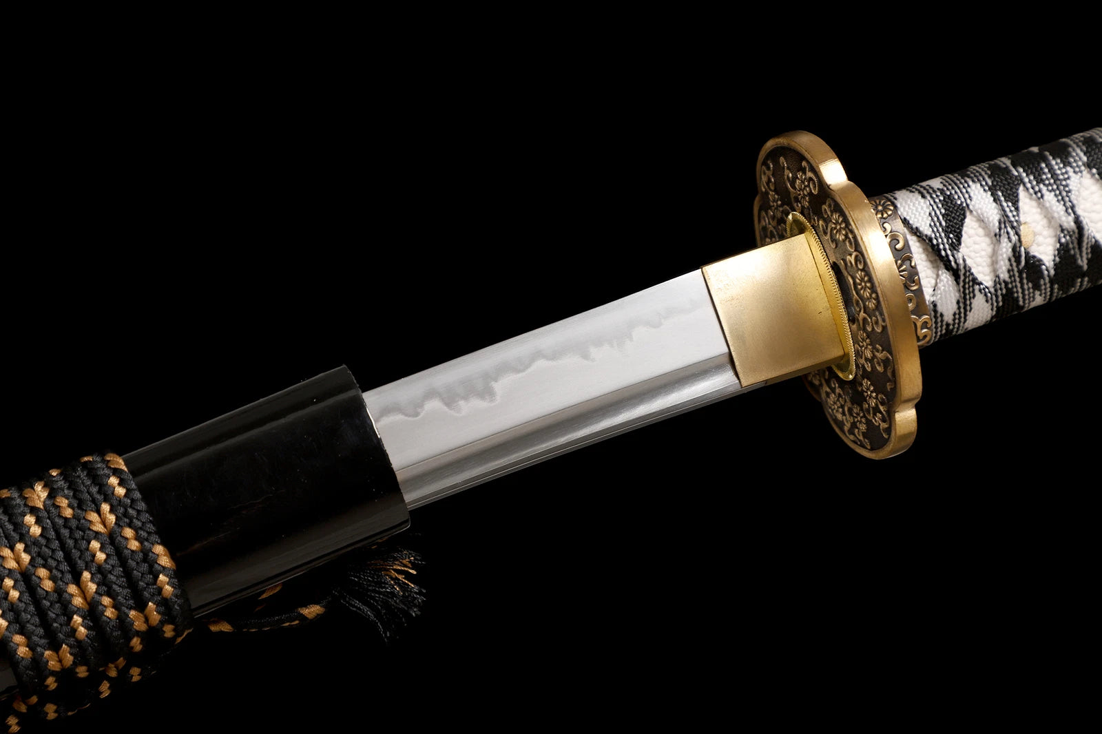 The Crimson Blossom: Clay-Tempered Choji Hamon Samurai Katana