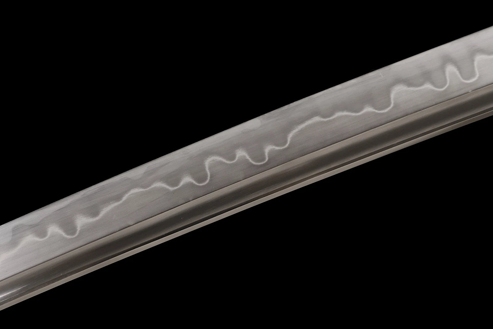The Crimson Blossom: Clay-Tempered Choji Hamon Samurai Katana