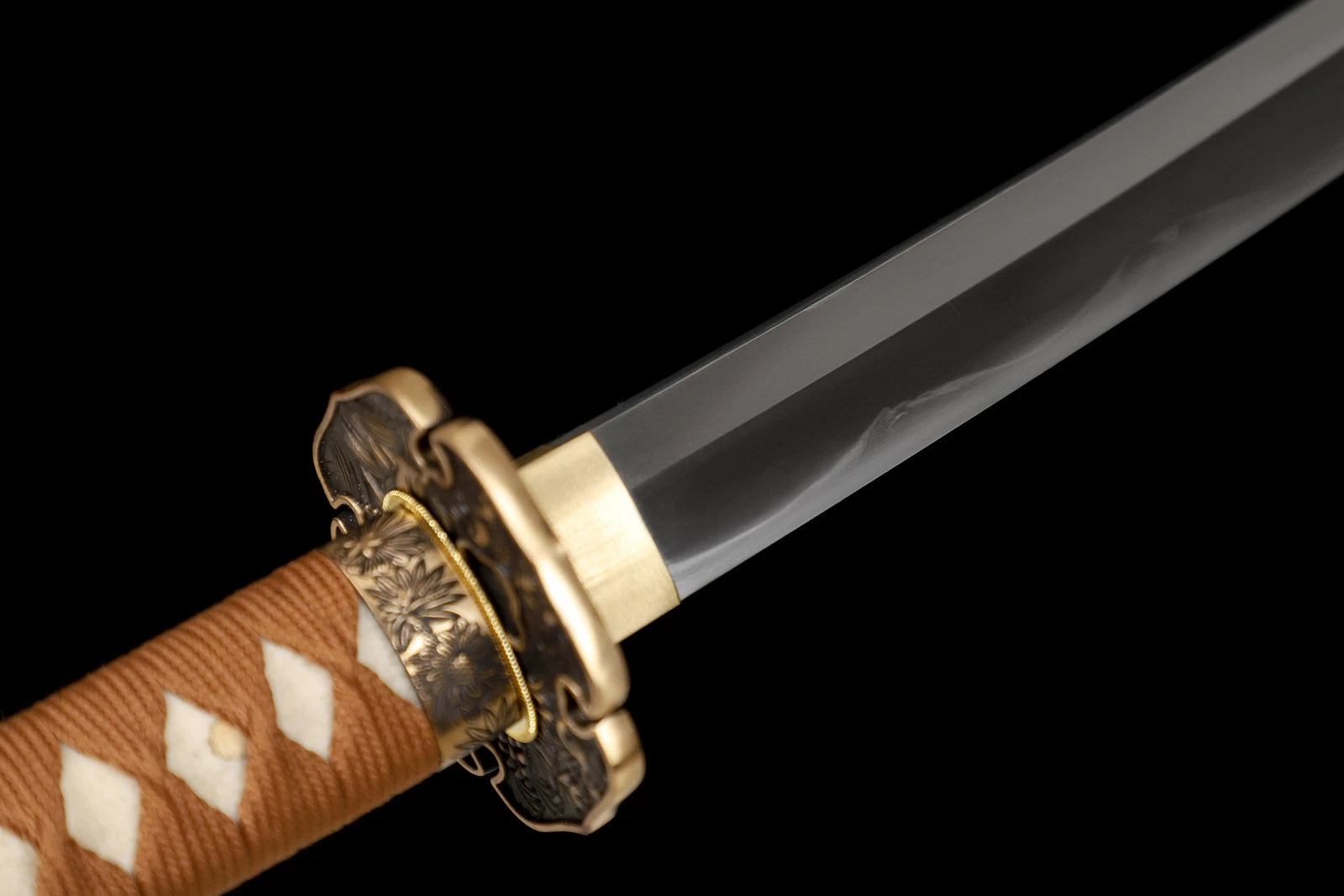 The Vanguard’s Resolve: Clay-Tempered Samurai Katana