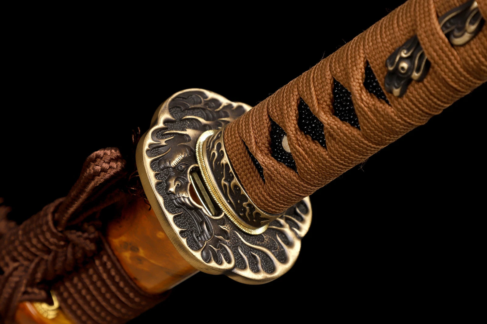 The Shogun’s Legacy: Clay-Tempered Steel Samurai Katana