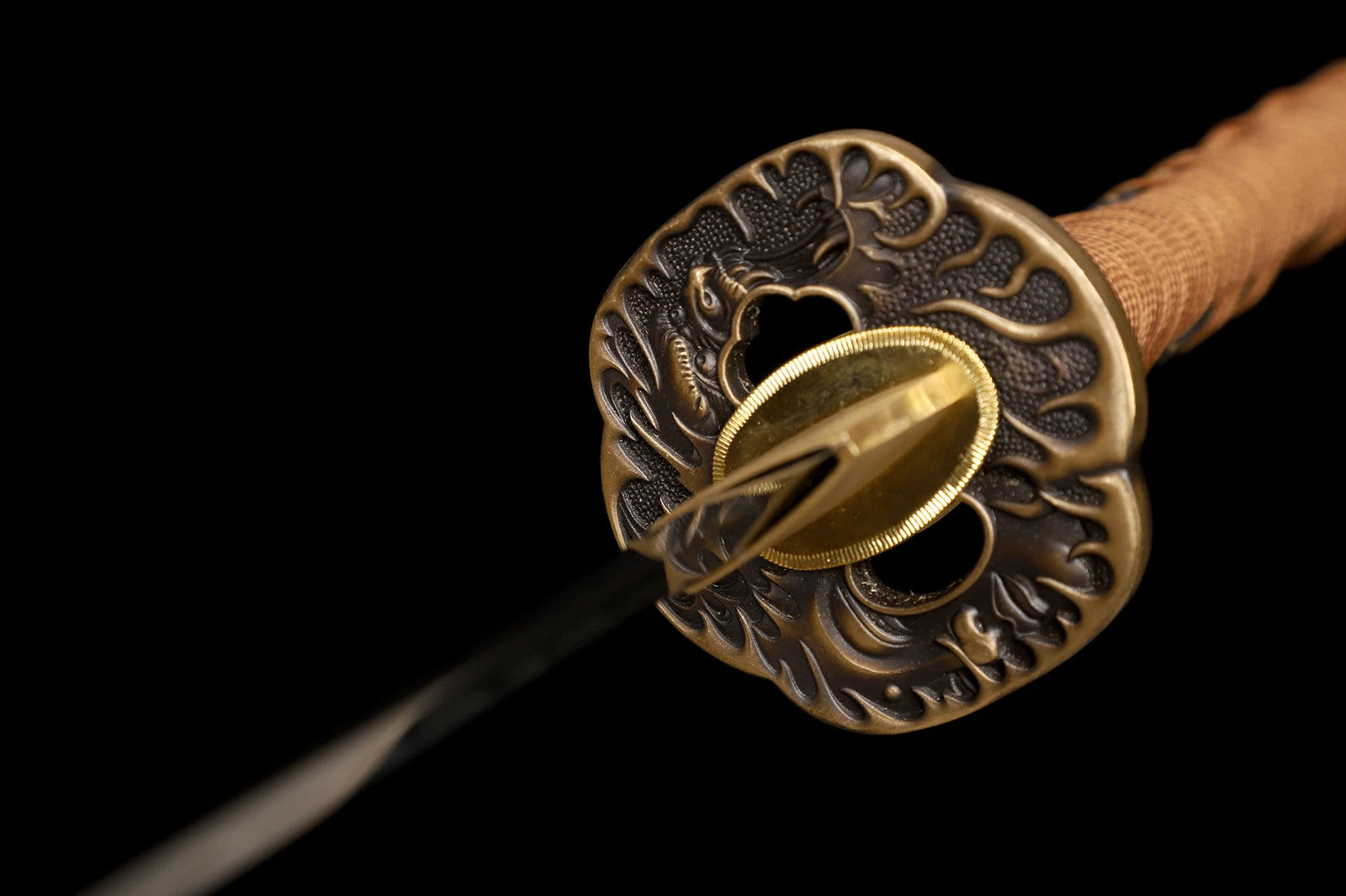 The Shogun’s Legacy: Clay-Tempered Steel Samurai Katana